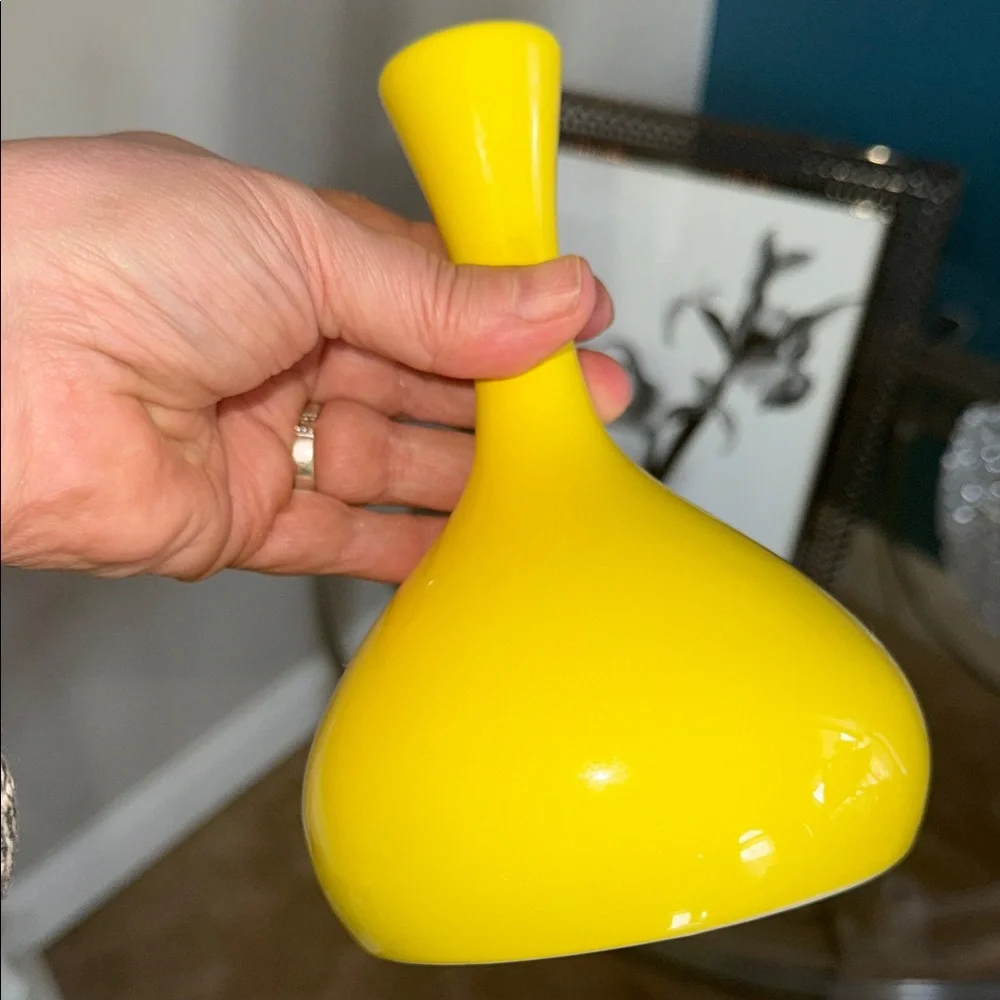 Crate & Barrel Izzy Daffodil Vase